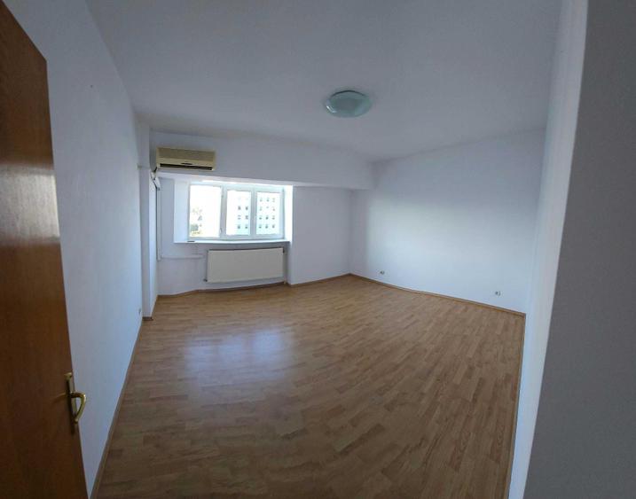 Apartament cu 2 camere decomandat în Titulescu
