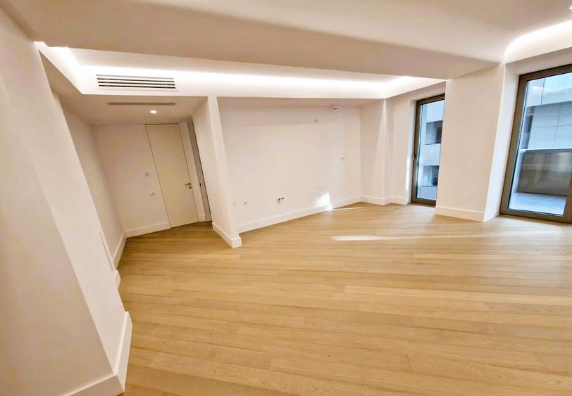 Apartament cu 3 camere decomandat în Băneasa