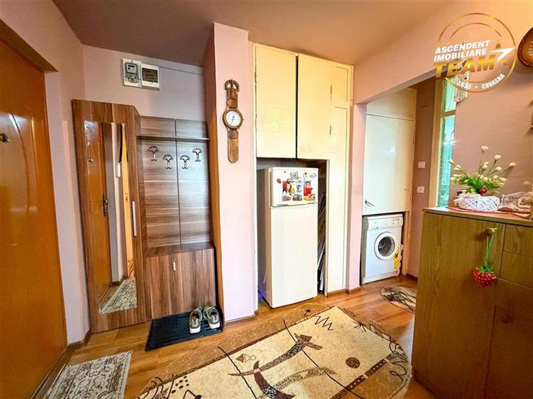 Apartament cu 2 camere decomandat, mobilat în Lenin