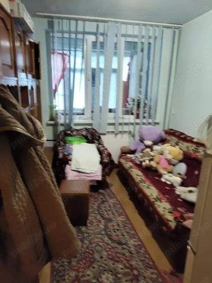 Apartament cu 3 camere decomandat în Far