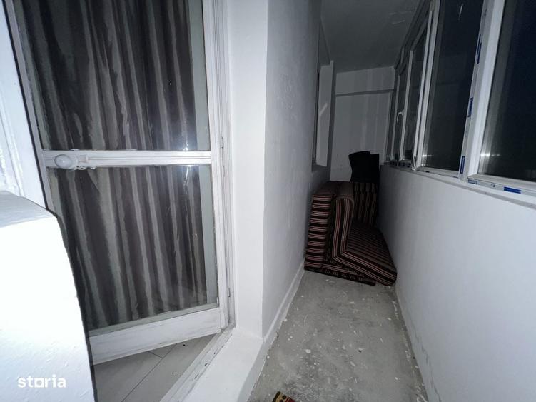 Apartament cu 3 camere decomandat în Tei