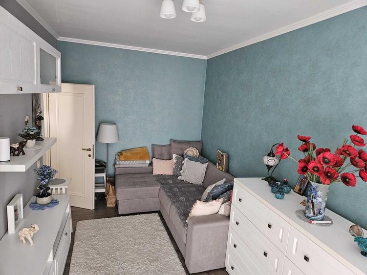 Apartament cu 3 camere în 9 Mai