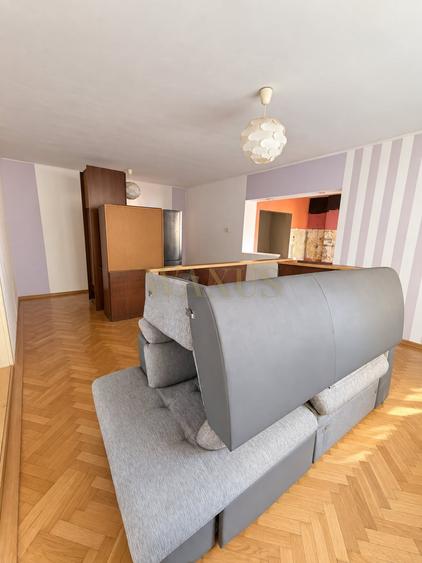 Casă individuală cu 6 camere cu Teren 265 Mp în Central