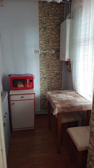 Garsonieră decomandată în Tudor
