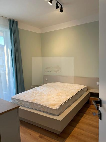 Apartament cu 3 camere semidecomandat, mobilat în Central