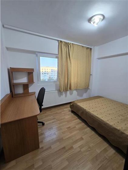 Apartament cu 4 camere decomandat, mobilat în Berceni