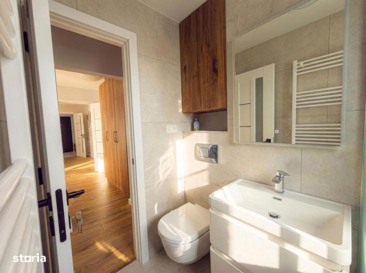 Apartament cu 3 camere semidecomandat, mobilat în Central