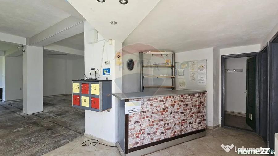 Casă cu 7 camere cu Teren 1151 Mp în Central