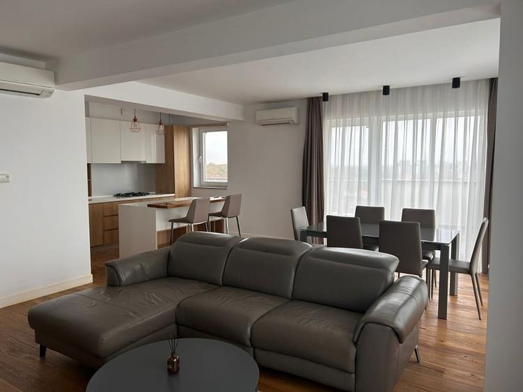 Apartament cu 3 camere decomandat în Central