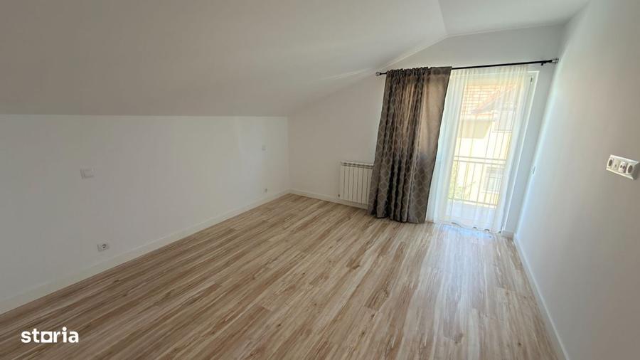 Casă cu 5 camere în Roșia