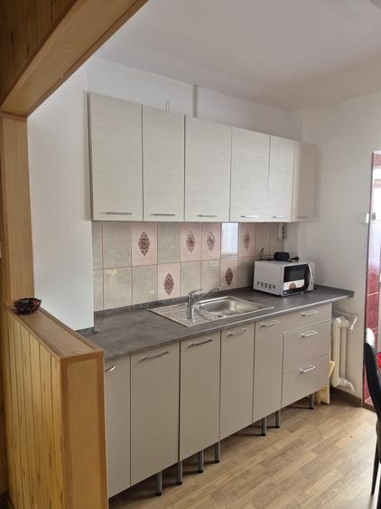 Apartament cu 2 camere semidecomandat, mobilat în Tomis III