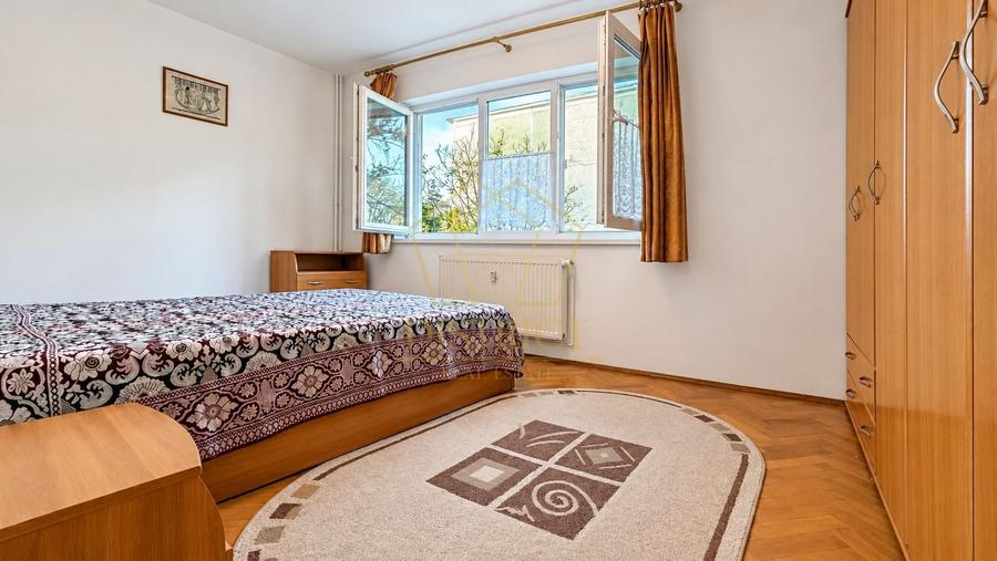 Apartament cu 3 camere semidecomandat, mobilat în Dacia