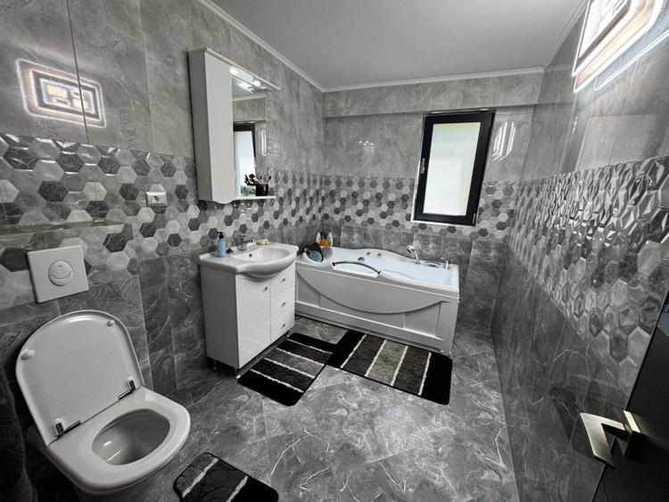 Apartament cu 4 camere decomandat, mobilat în Sud
