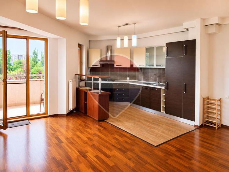 Apartament cu 3 camere semidecomandat, mobilat în P-ta Presei Libere