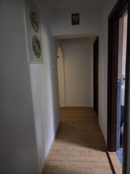 Apartament cu 3 camere semidecomandat în Pajura