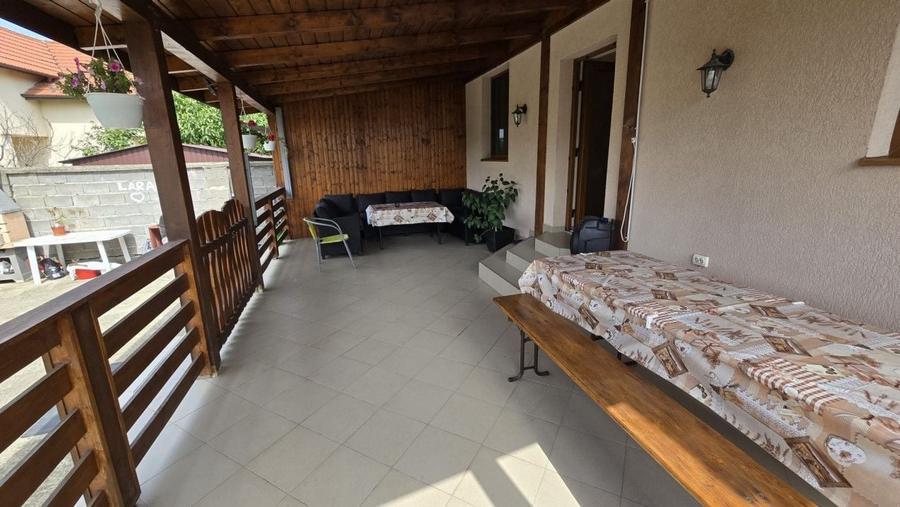 Casă individuală cu 5 camere cu Canalizare în Sud-Est