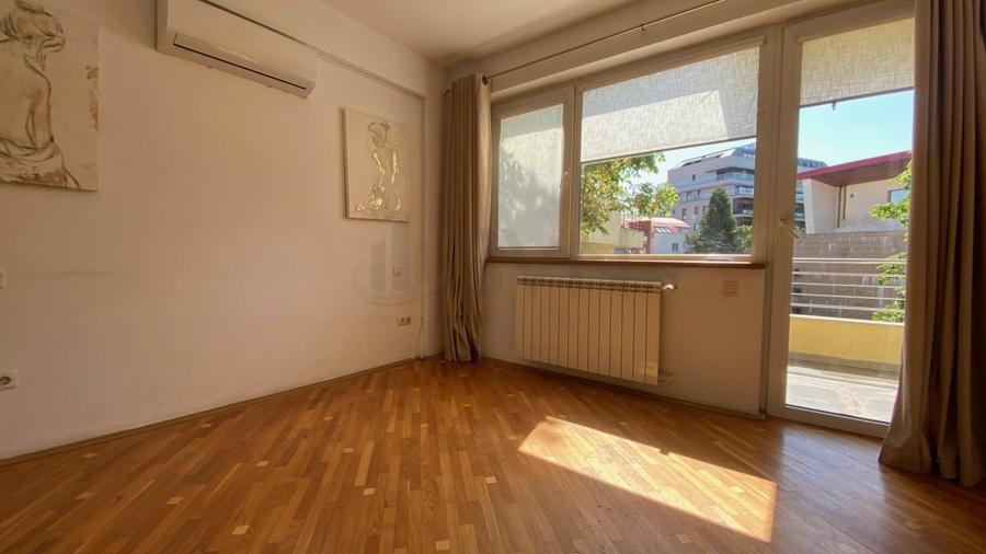 Casă individuală cu 10 camere cu Canalizare în Herăstrău