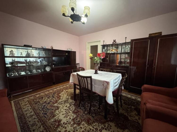 Apartament cu 2 camere semidecomandat, mobilat în Dâmbovița