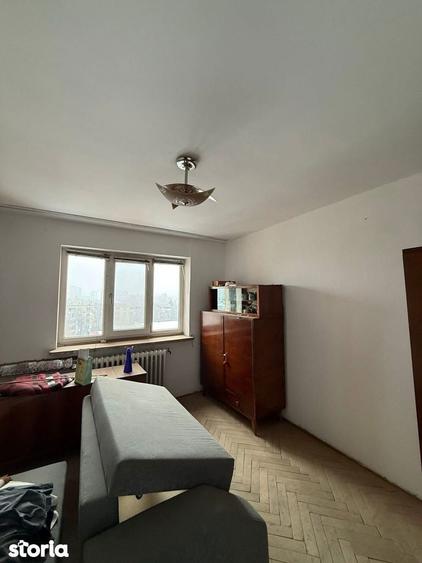 Apartament cu 3 camere decomandat în Calea București