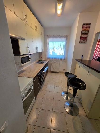 Apartament cu 2 camere semidecomandat, mobilat în Mărăști