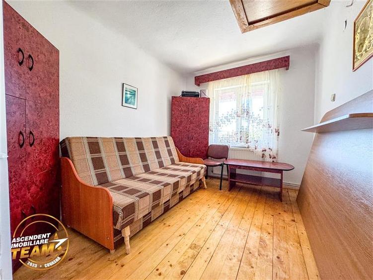 Casă individuală cu 5 camere cu Canalizare în Simeria