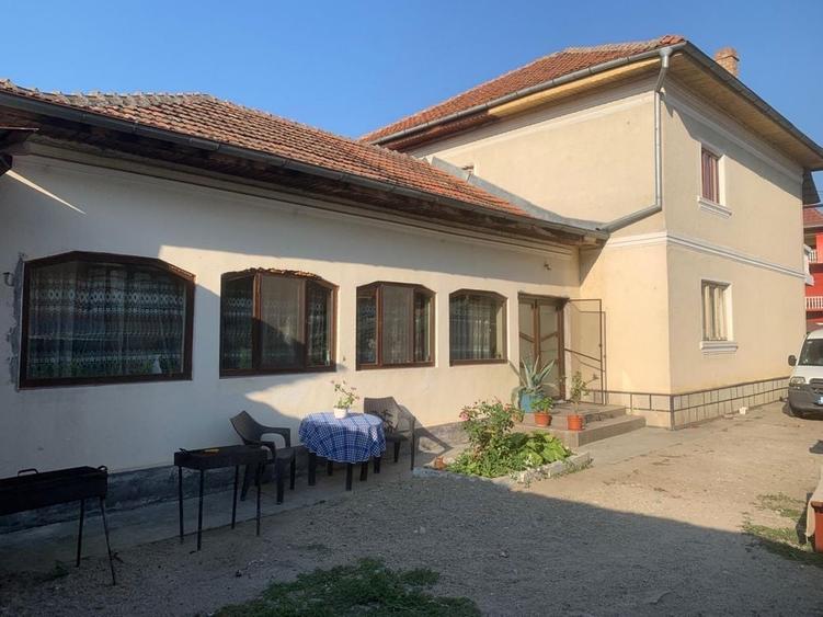 Casă cu 4 camere în Central