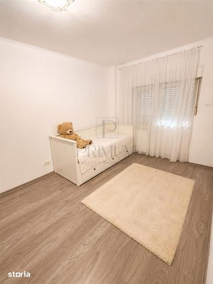Apartament cu 4 camere decomandat în Est