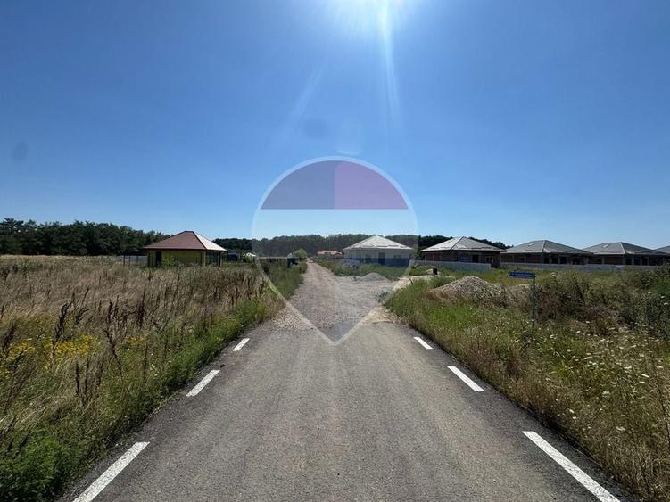 Casă individuală cu 5 camere cu Teren 2781 Mp în Periș