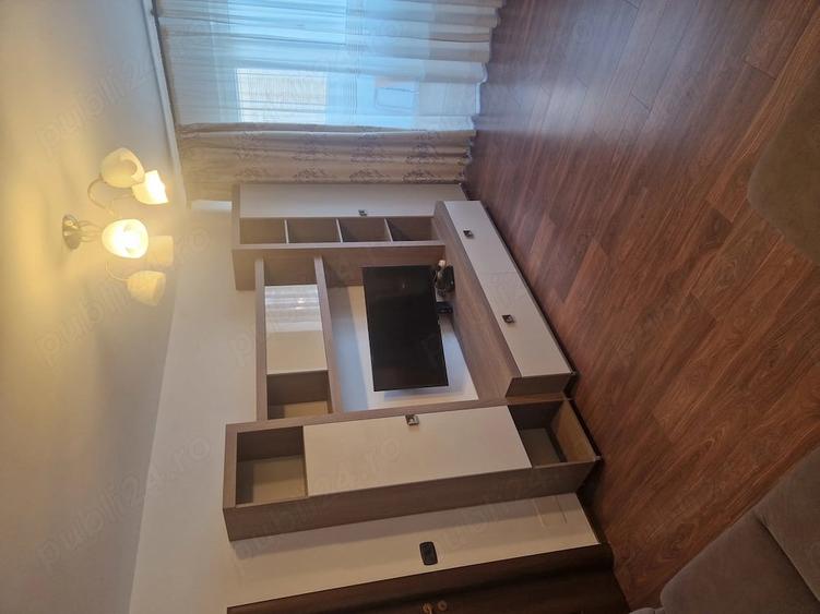 Apartament cu 3 camere decomandat în Exterior Vest