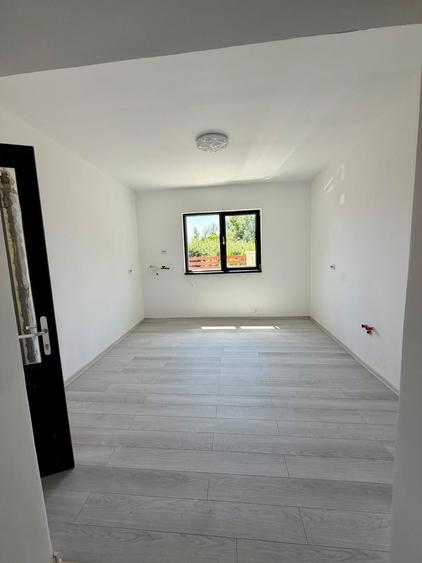 Duplex cu 5 camere cu Teren 290 Mp în Micești