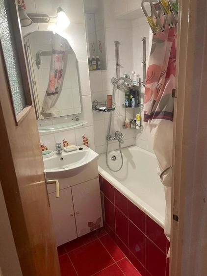 Apartament cu 2 camere decomandat în Victoriei