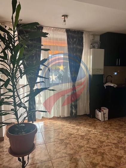 Apartament cu 3 camere decomandat, mobilat în Craiovița Nouă