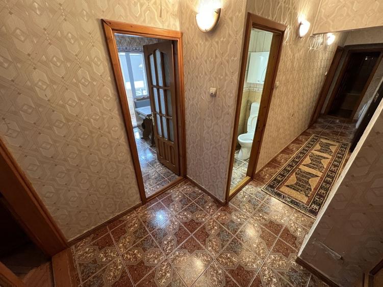 Apartament cu 3 camere decomandat, mobilat în Casa de Cultură
