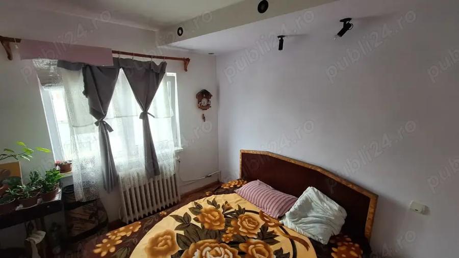 Apartament cu 3 camere semidecomandat în Central