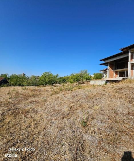 Casă cu 4 camere cu Teren 1400 Mp în Central