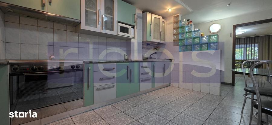 Apartament cu 4 camere decomandat în Vitan