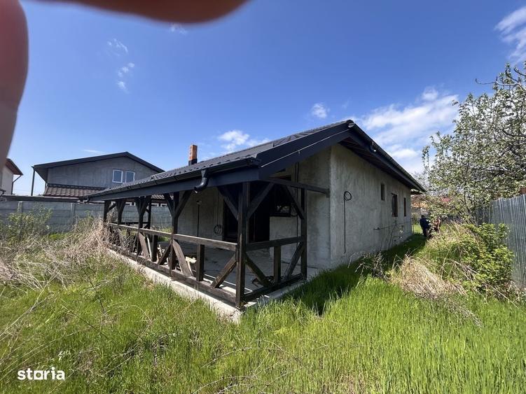 Casă cu 3 camere în Brănești