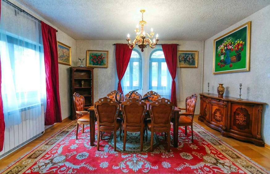 Casă cu 6 camere cu Teren 2182 Mp în Calea Moroieni