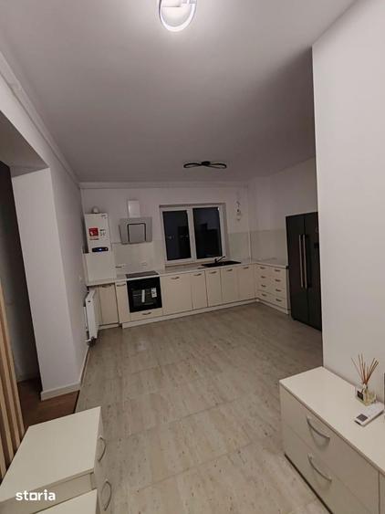 Apartament cu 3 camere decomandat, mobilat în Metalurgiei