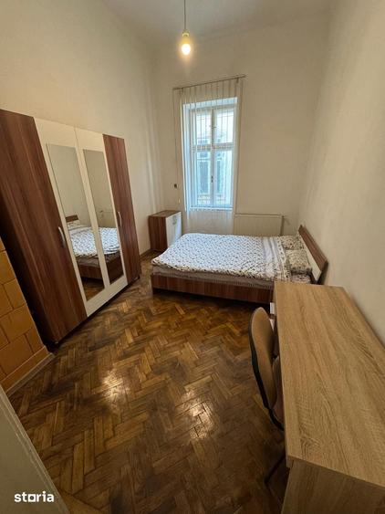 Apartament cu 3 camere semidecomandat în P-ța Unirii