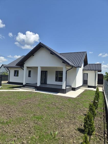 Casă cu 4 camere în Mărgineni
