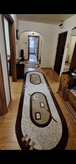 Apartament cu 3 camere decomandat în Exterior Vest