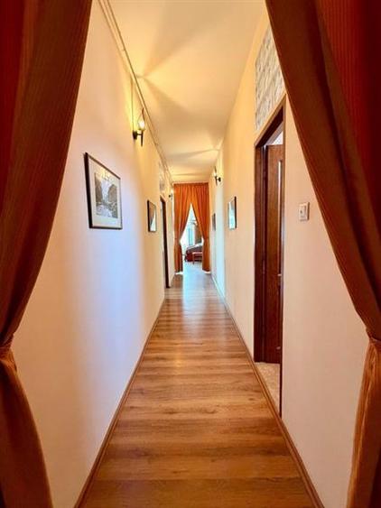 Apartament cu 3 camere decomandat, mobilat în Centrul Istoric