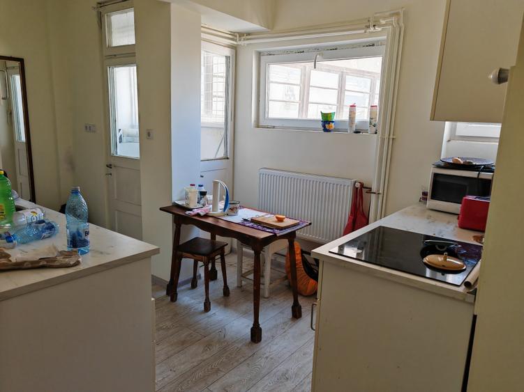 Apartament cu 3 camere nedecomandat în Sala Palatului
