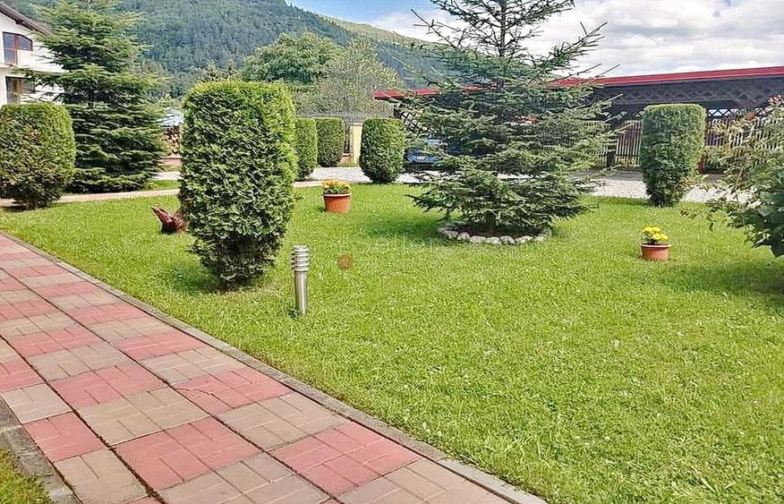 Casă individuală cu 19 camere cu Canalizare în Moieciu de Jos
