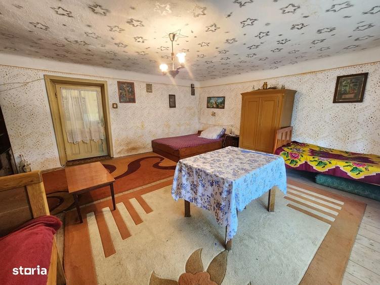 Casă cu 3 camere în Cârșa Roșie
