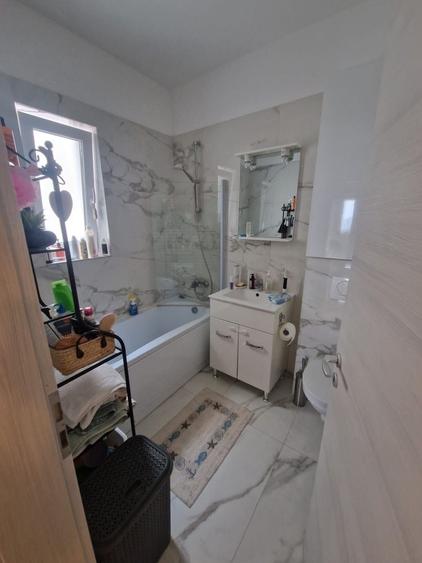 Apartament cu 3 camere decomandat în Giroc