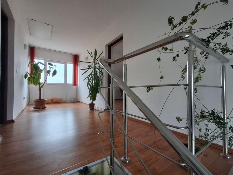 Casă individuală cu 5 camere cu Canalizare în Păulești