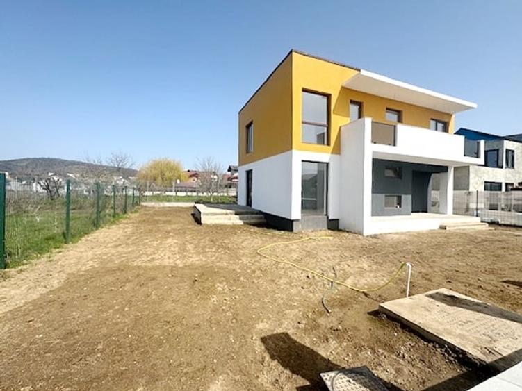 Casă individuală cu 5 camere cu Canalizare în Hărman