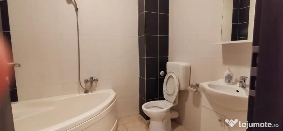 Garsonieră decomandată în Roșu